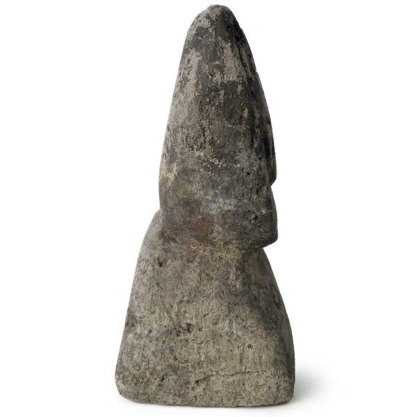 Statuette anthropomorphe Sumba Katoda en pierre volcanique (profil)