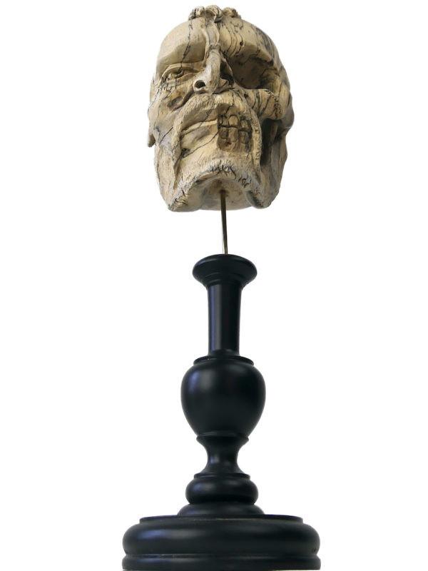 Memento Mori double face sculpté en tamarin sur pied (face)