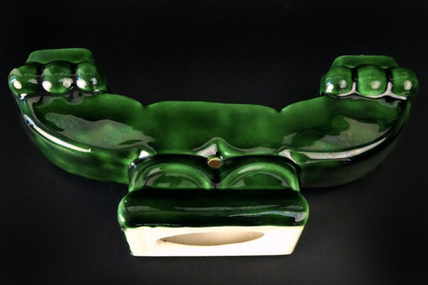 Chandelier en faïence émaillée verte signé S R Bonome Paris 1940 (dessous)