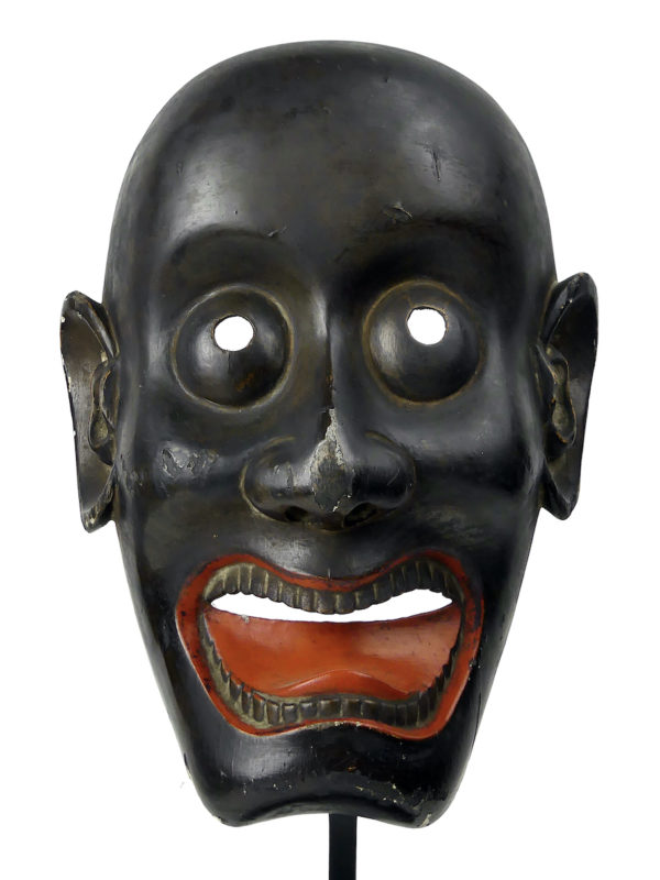 Masque Ôtobide rare XIXe en bois patiné sur socle Théâtre Kyōgen (face)