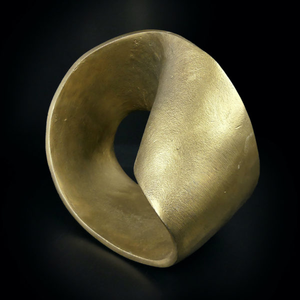 Sculpture ruban de Moebius en acier doré (3/4)