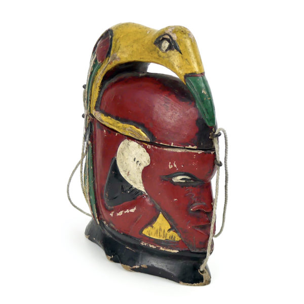 Boîte à médecine Sasak de chaman polychrome avec couvercle Lombok (3/4)