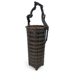 Panier ikebana japonais en vannerie de bambou et bois avec vase de céramique noire (3/4)