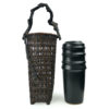 Panier ikebana japonais en vannerie de bambou et bois avec vase de céramique noire (face)