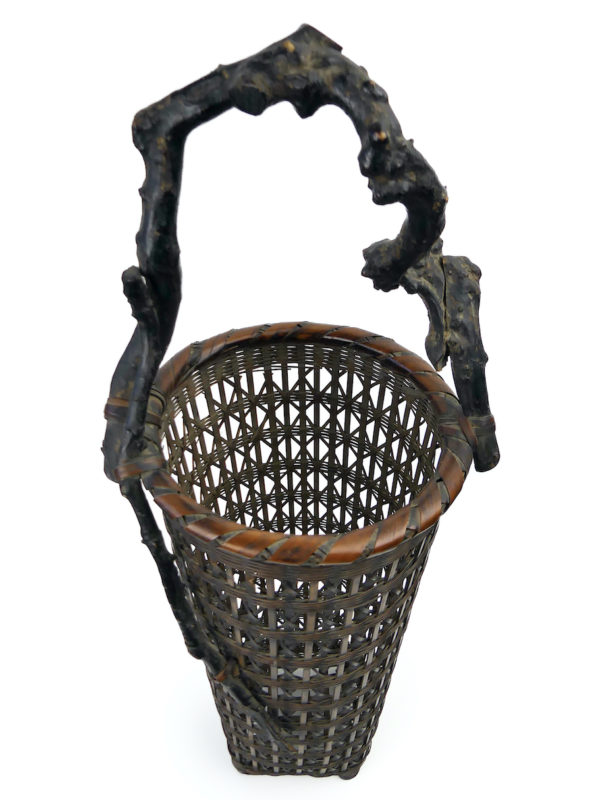 Panier ikebana japonais en vannerie de bambou et bois avec vase de céramique noire (dessus)