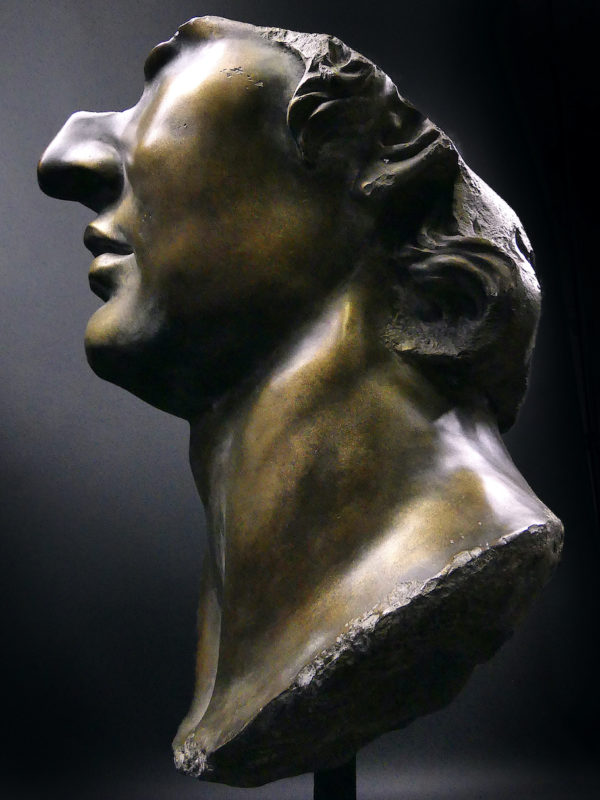 Grand fragment tête d’Apollon moulé à patine bronze sur pied métallique (profil)