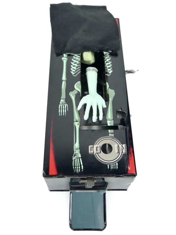 Tirelire Coffin Bank mécanique Années 60 Made in Japan (dessus)