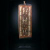 Grand bouclier Asmat sculpté en bois léger peint sur socle Irian Jaya (face)