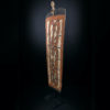 Grand bouclier Asmat sculpté en bois léger peint sur socle Irian Jaya (3/4)