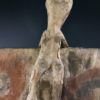 Grand bouclier Asmat sculpté en bois léger peint sur socle Irian Jaya (détail)