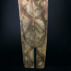 Grand bouclier Asmat sculpté en bois léger peint sur socle Irian Jaya (dos)