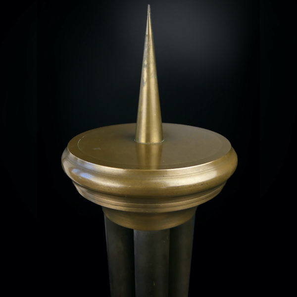 Pique-cierge Art déco en bronze massif et Bakélite (détail)