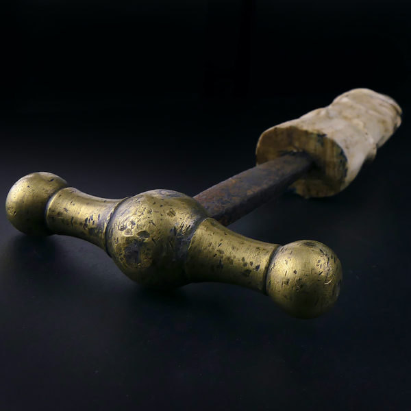 Godemichet veiné en bois de cerf fer et bronze début XIXe Curiosia Erotica (3/4)