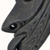Masque ovale iatmul Moyen-Sépik en bois monochrome sur socle (détail)