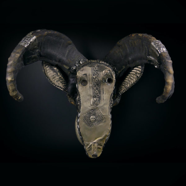 Kapala crâne de bouc tibétain ancien en os et métal argenté Tibet (dessous)