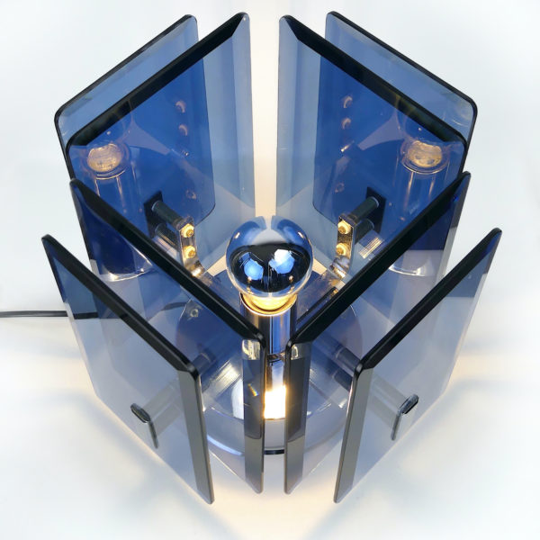 Lampe design cristal bleu acier chromé Space Age Italie Années 70 (dessus 3/4)