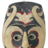Grand masque Dayak de Bornéo en bois léger polychrome (détail)