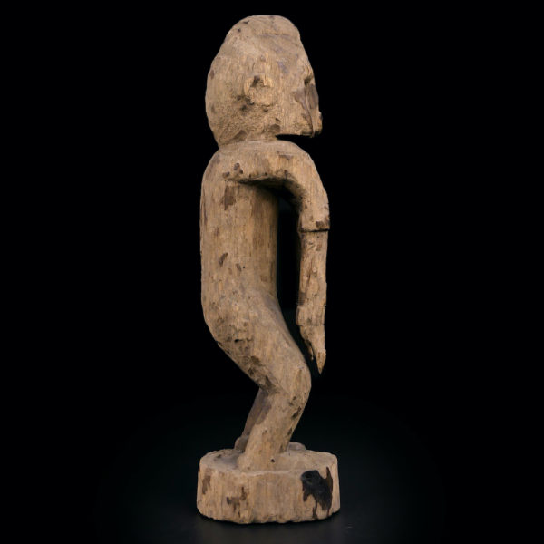 Statuette népalaise Patuli ancienne en bois érodé Népal Himalaya (profil)