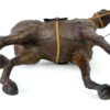 Grand cheval en cuir moulé Années 50 Figurine équestre de collection (dessous)