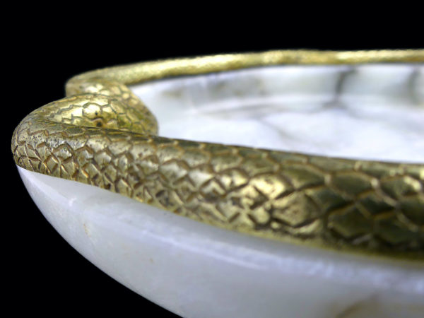 Coupelle serpent Stile Liberty en bronze et marbre Italie 1920 (détail)