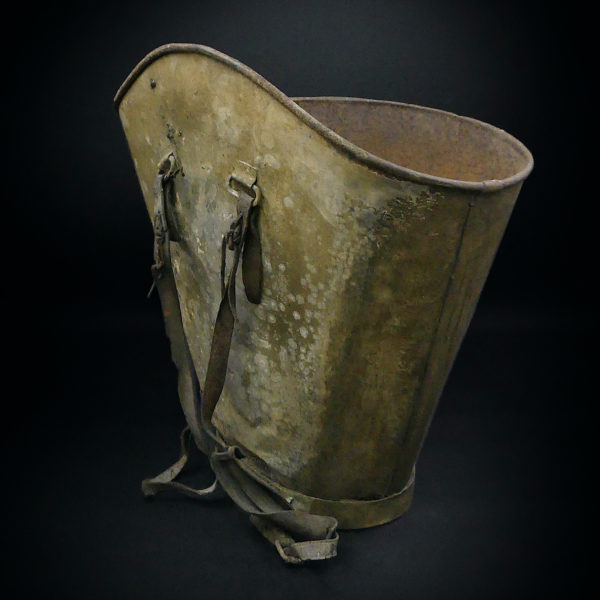 Hotte de vendange ancienne en tôle Début XXe Châteauneuf-du-Pape (3/4 dos)