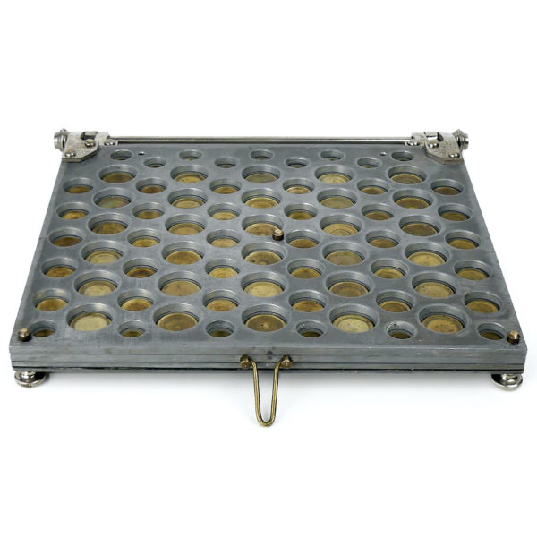 Moule à cachets azymes ancien du pharmacien parisien Limousin XIXe (face)