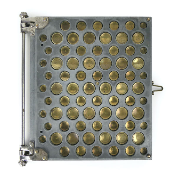 Moule à cachets azymes ancien du pharmacien parisien Limousin XIXe (dessus)