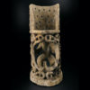 Korwar en bois dur érodé sculpté réceptacle de l'âme d'un ancêtre (face)