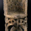 Korwar en bois dur érodé sculpté réceptacle de l'âme d'un ancêtre (détail)
