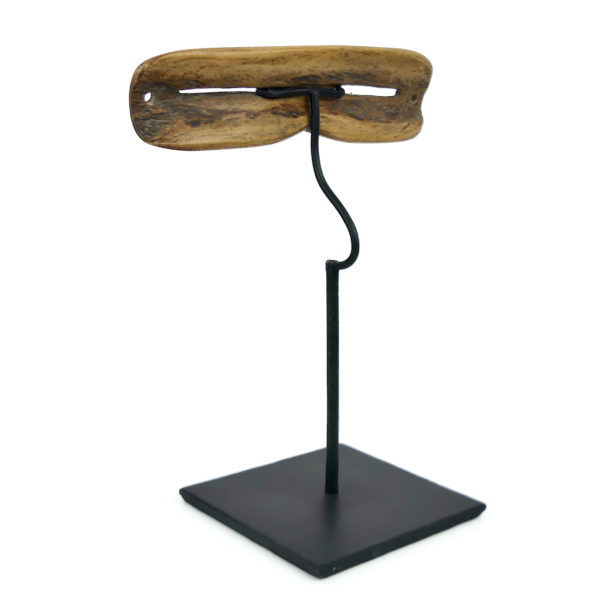 Nigaugek en os lunettes des neiges à fentes Yupik sur socle Art Inuit (3/4 dos)