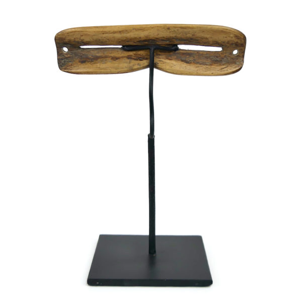 Nigaugek en os lunettes des neiges à fentes Yupik sur socle Art Inuit (dos)