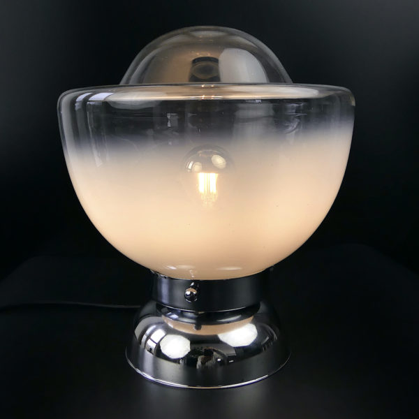 Lampe globe design italie en verre de Murano et acier années 70 (face allumée)