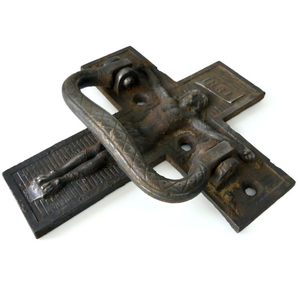 Ancienne poignée heurtoir de porte d’église en fonte de fer XIXe (3/4)