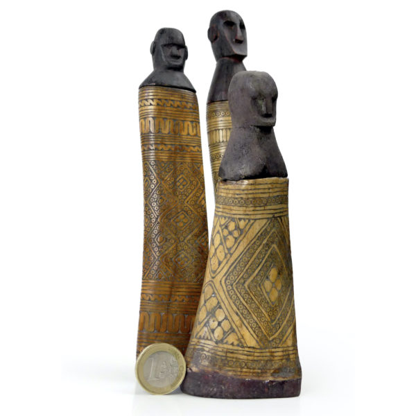 3 boîtes à médecine anciennes Atoni en os et bois Timor occidental (proportion)