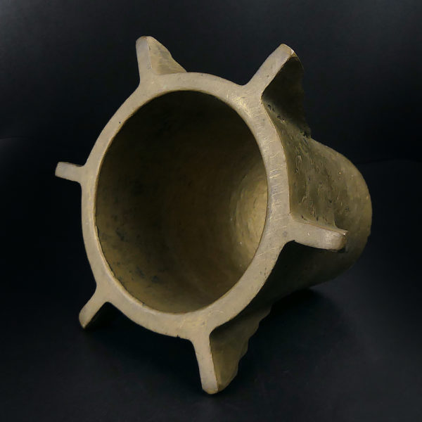 Mortier et pilon d’officine ancien hispano-mauresque en bronze (dessus 3/4)