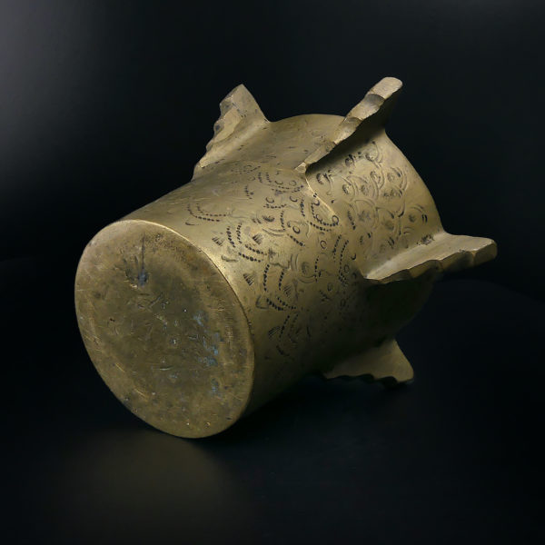 Mortier et pilon d’officine ancien hispano-mauresque en bronze (dessous 3/4)