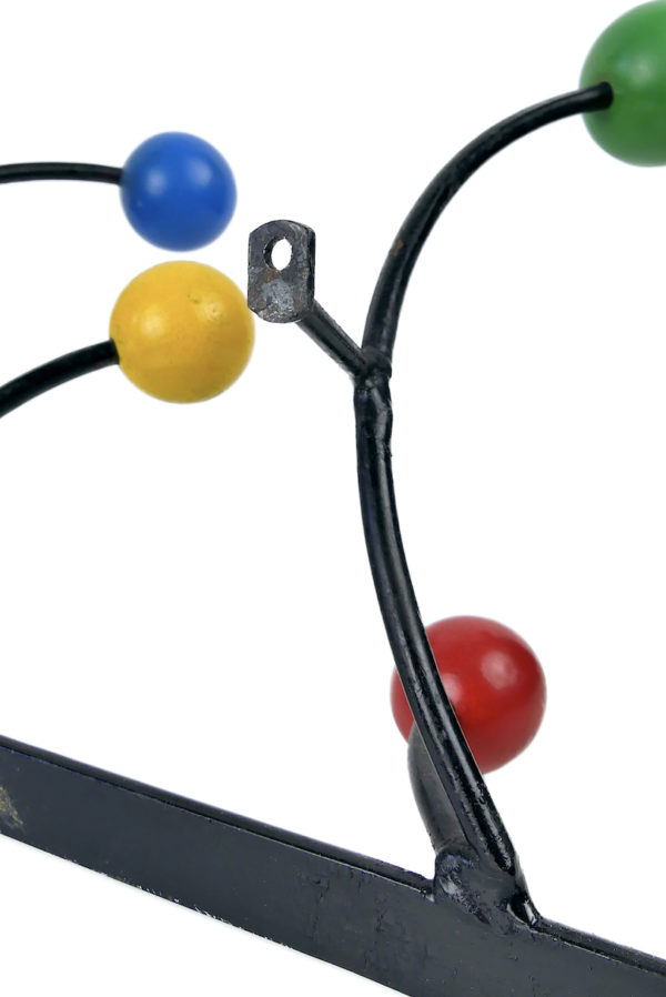 Patère vintage Roger Feraud porte-manteaux mural années 50 (détail)