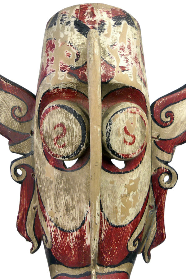 Grand masque Hudoq rouge et noir zoomorphique Dayak Bornéo (détail)