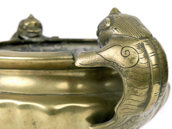 Encensoir chinois tripode chiens de Fô Coupelle en laiton Fin XIXe (détail)