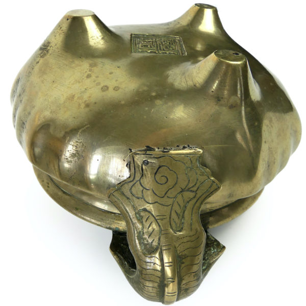 Encensoir chinois tripode chiens de Fô Coupelle en laiton Fin XIXe (dessous)