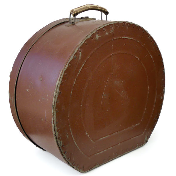 Casque colonial plat ancien salacot léger blanc et vert dans sa boîte à chapeau (3/4)