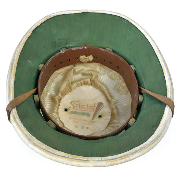 Casque colonial plat ancien salacot léger blanc et vert dans sa boîte à chapeau (dessous)