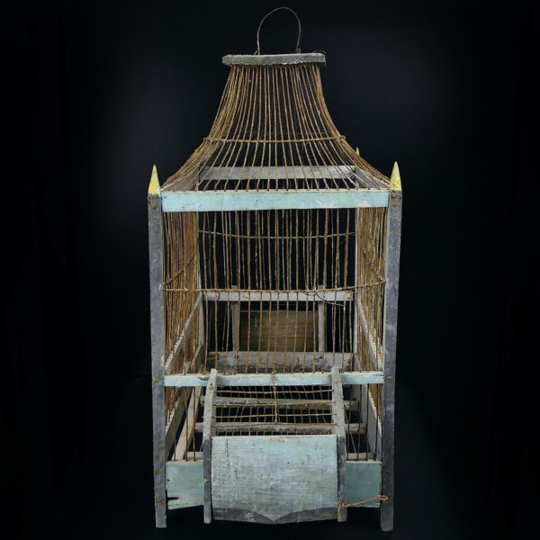 Grande cage à oiseaux ancienne fabriquée à la main en bois et fer (profil)