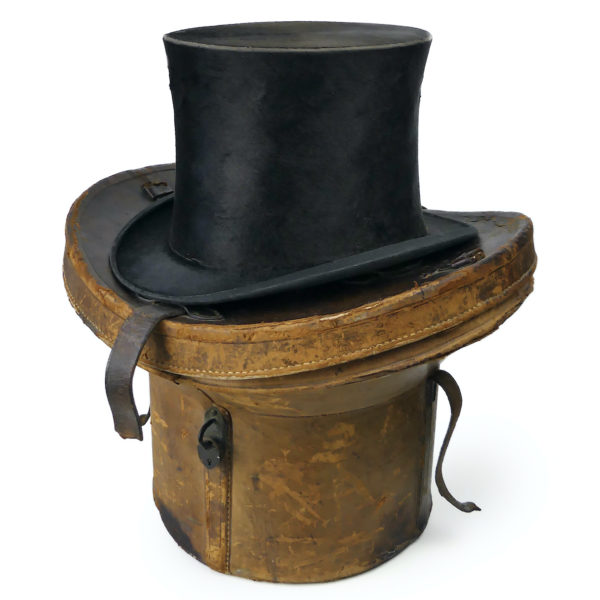 Boîte à chapeau ancienne de voyage et haut-de-forme XIXe (3/4)