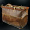Ancienne sacoche de médecin valise en cuir et laiton Début XXe (3/4)