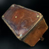 Ancienne sacoche de médecin valise en cuir et laiton Début XXe (dessous)