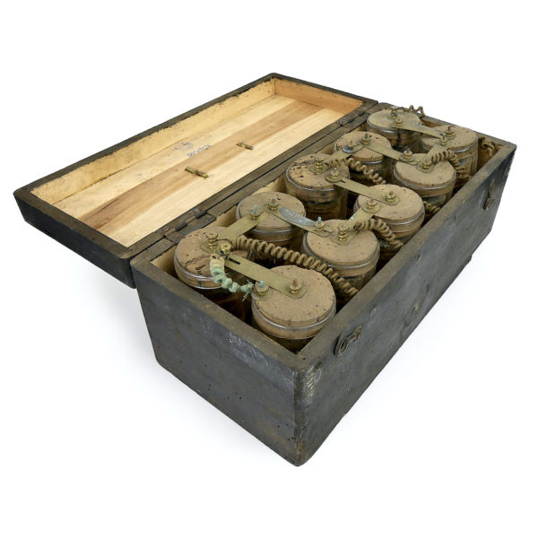 Batterie portative Trouvé ancienne rare Paris France Fin XIXe (ouvert 3/4)