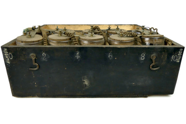 Batterie portative Trouvé ancienne rare Paris France Fin XIXe (face)