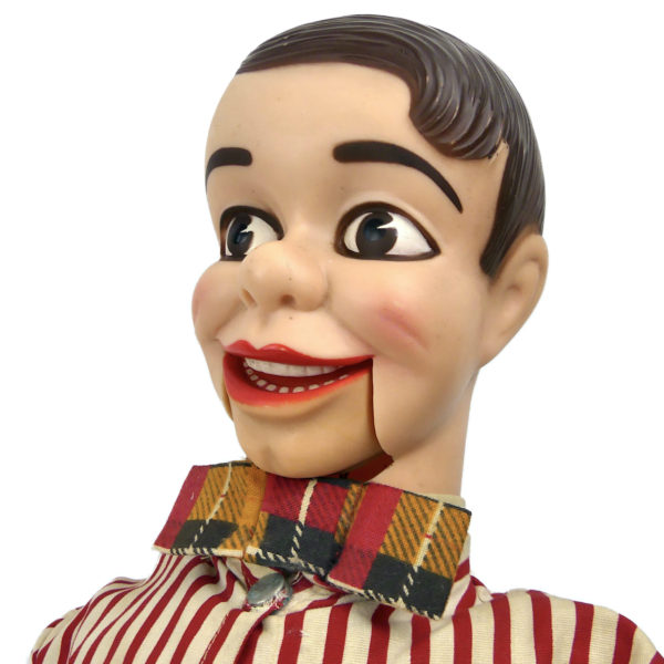 Poupée Danny O’Day marionnette de ventriloque en combinaison de baseball (détail)