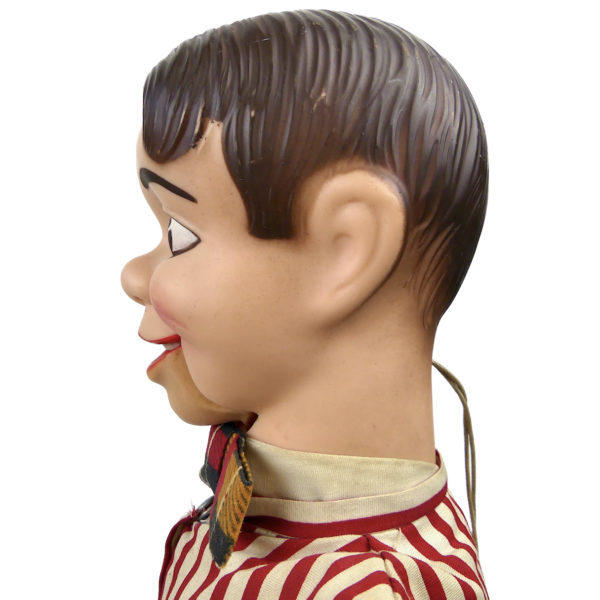Poupée Danny O’Day marionnette de ventriloque en combinaison de baseball (détail)
